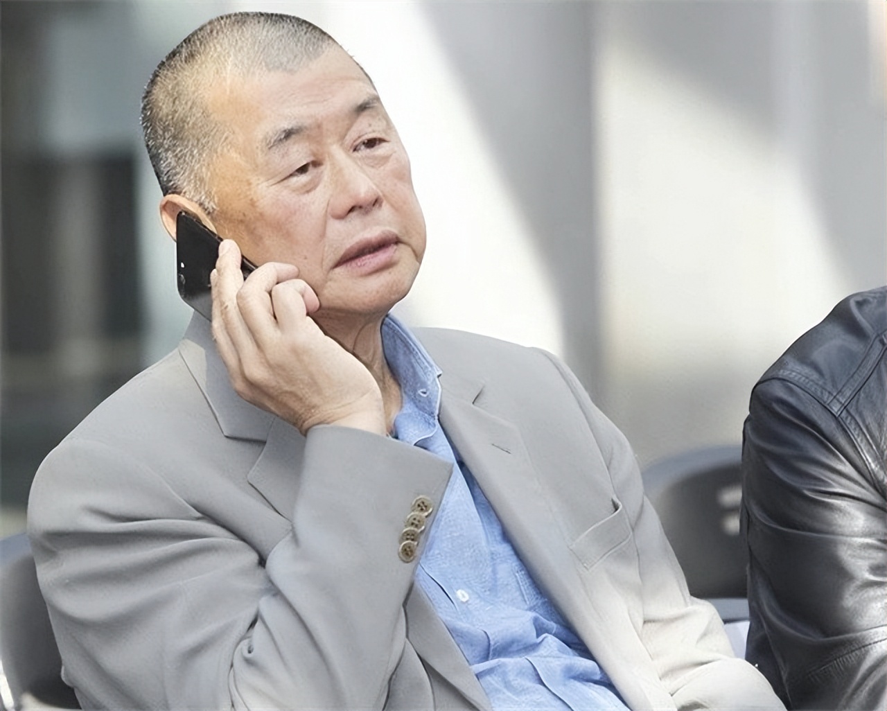 乱港头目*智英黎**，资助反对派的档案，堆起来有两米高，终将被清算