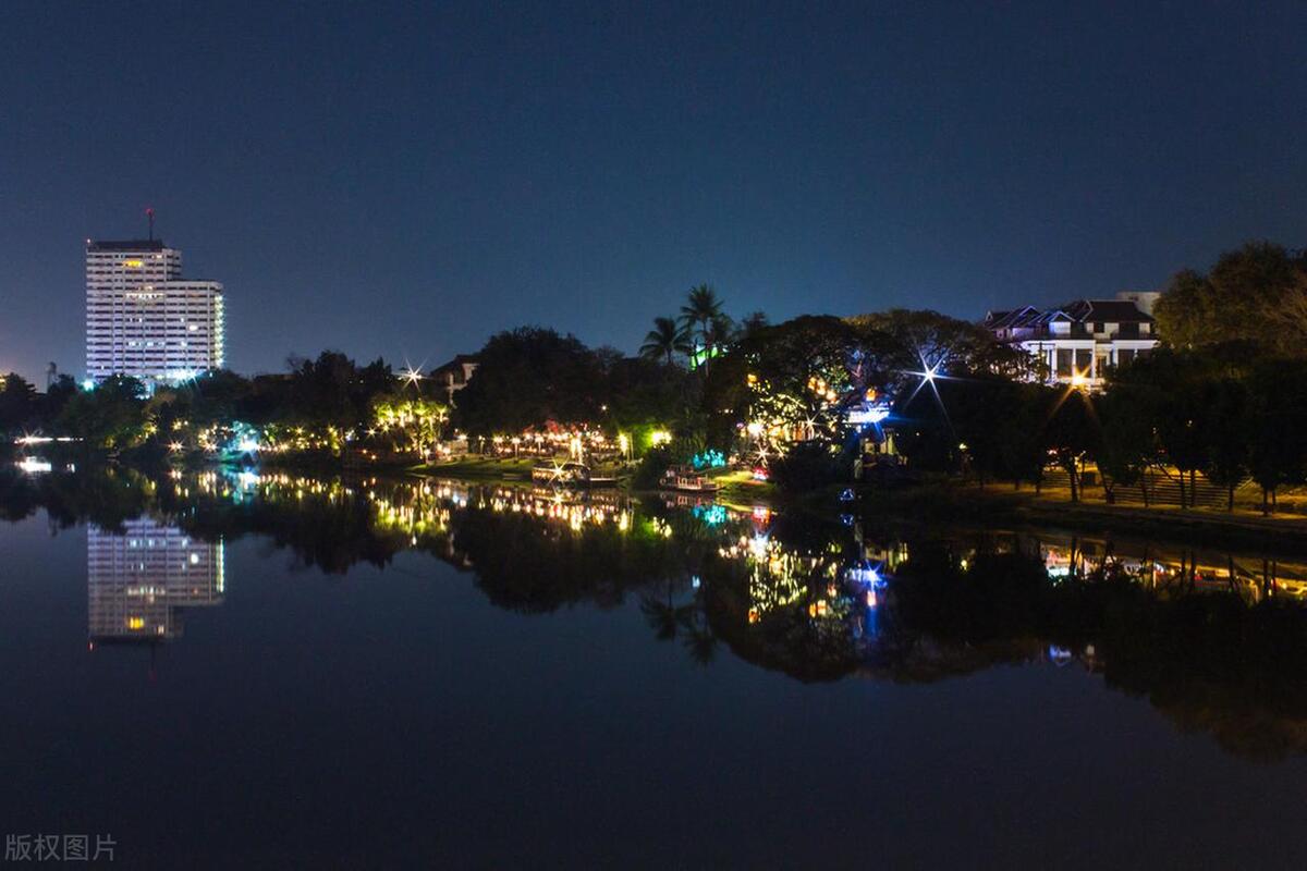 肯定是假的吧！泰国是全球最友善的国家，适合华人居住学习工作