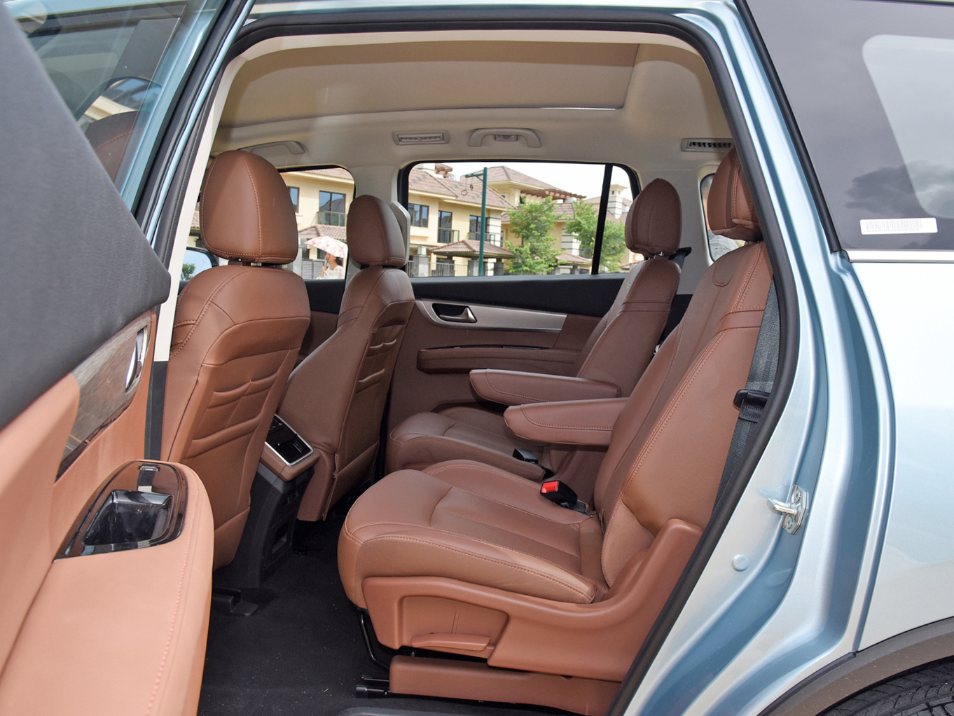 海马MPV新车曝光，2+2+3布局，不用烧油，续航510km带快充