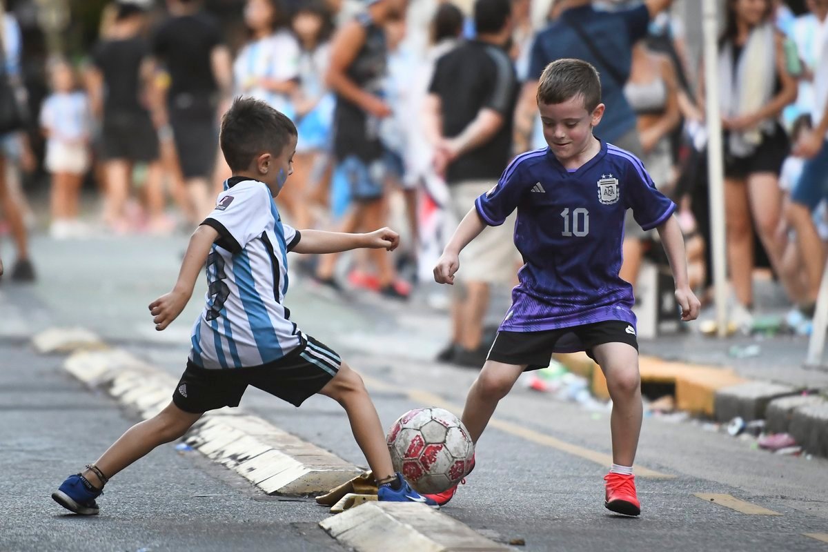 足球之所以能成为世界第一大运动,足球就是世界第一运动经典语录