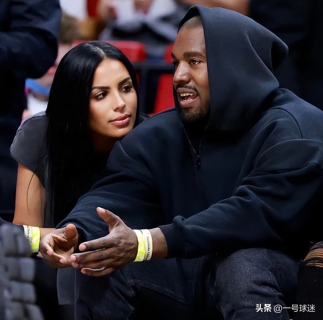 卡戴珊出街视频,41岁卡戴珊罕见陪儿子踢球