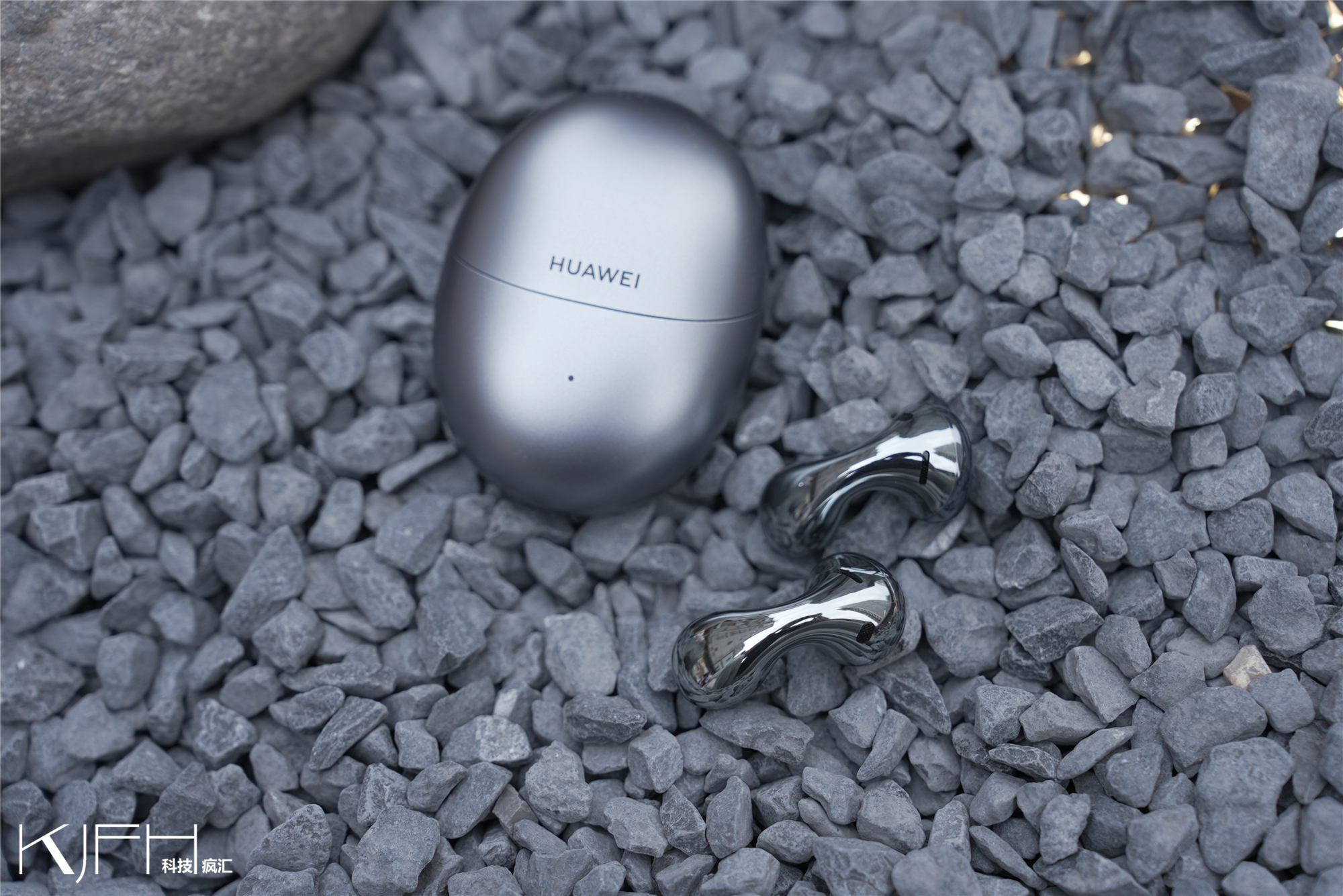 “水滴”耳机华为FreeBuds5评测，超高颜值下的音频体验新高度