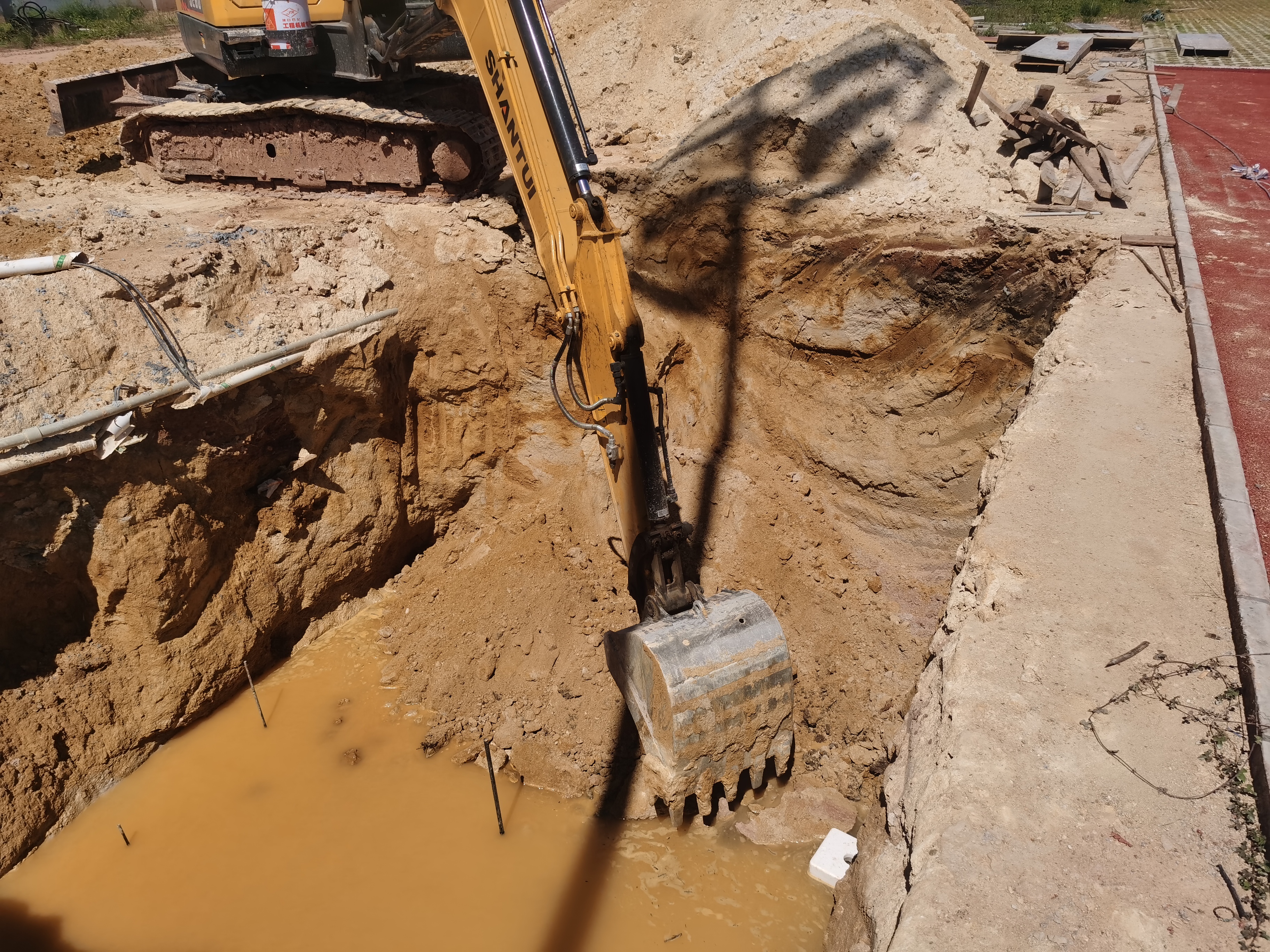 七大洲足球场案例│汗洒绿茵球场，点亮战士风采