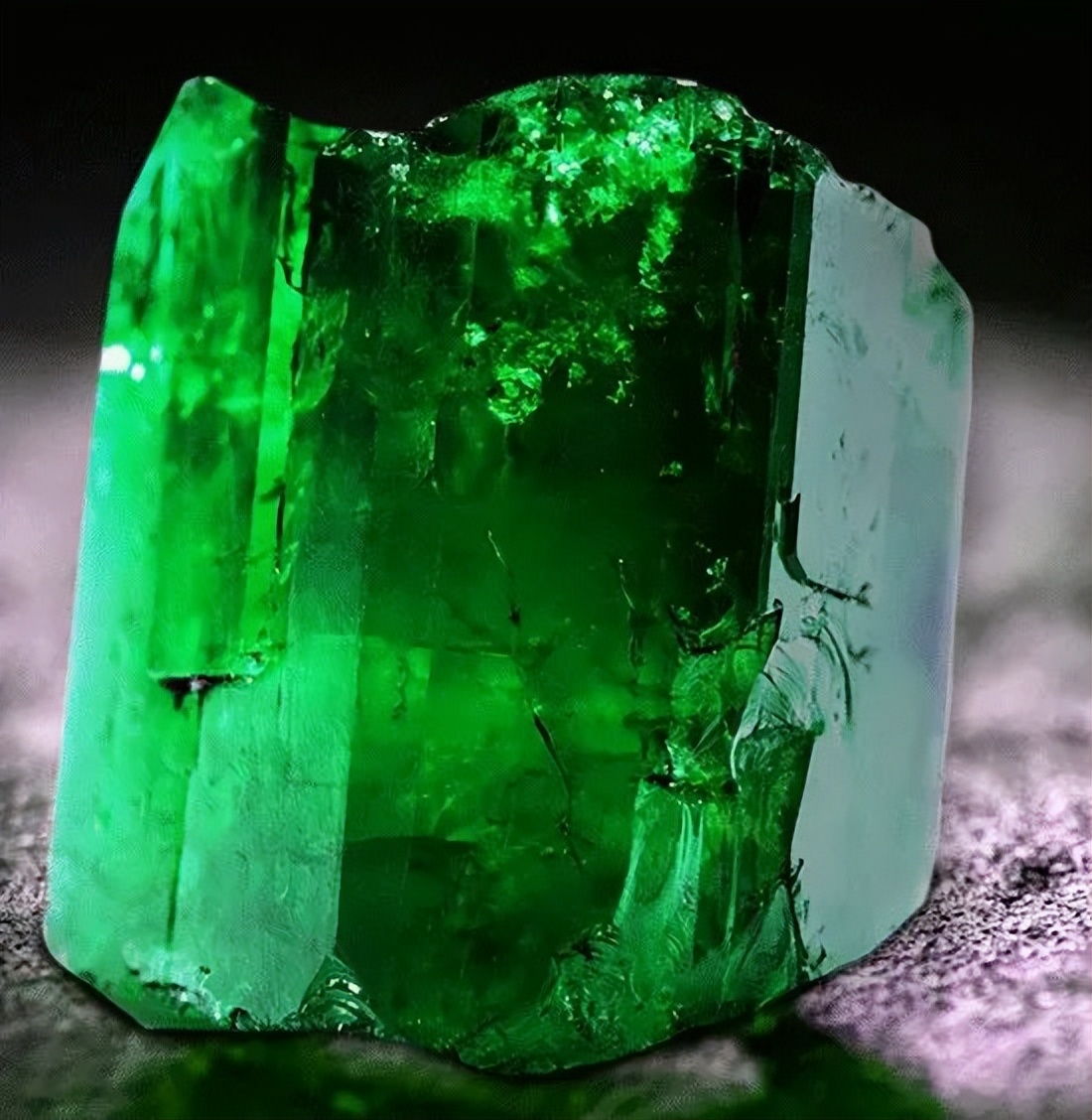 只知道王者祖母绿？它的整个家族都是“贵圈新宠”