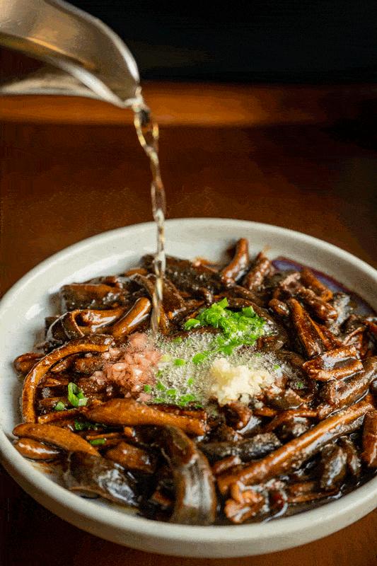 怎样找鳝鱼的洞穴,钓鳝鱼技巧小视频