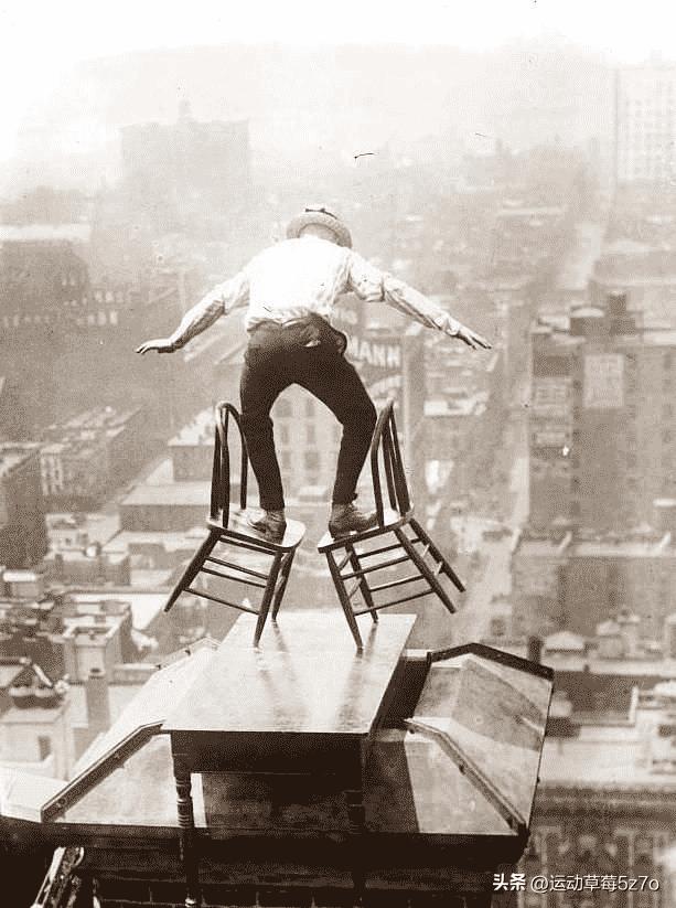 日本暴行老照片,日军女子拍照