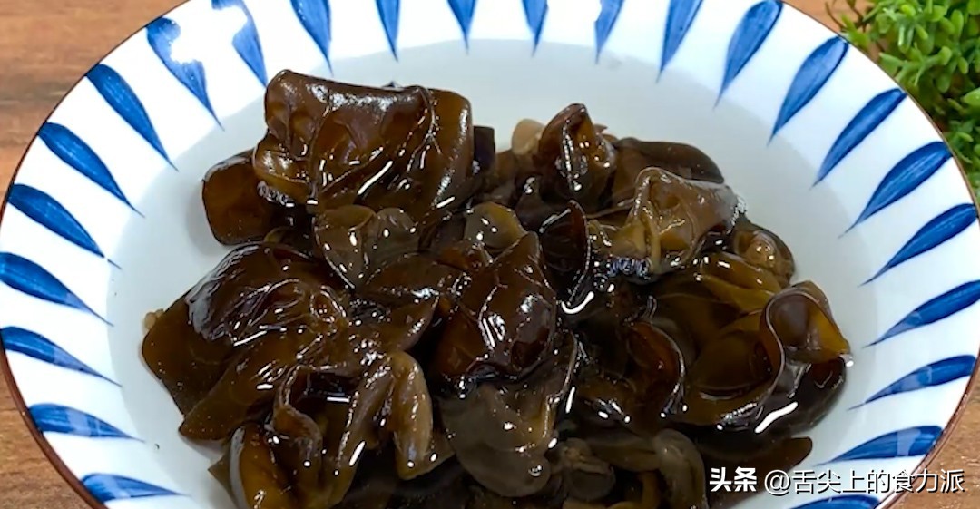 鸡身上“3个部位”有剧毒，医生怒斥：别给孩子吃，小心停止发育