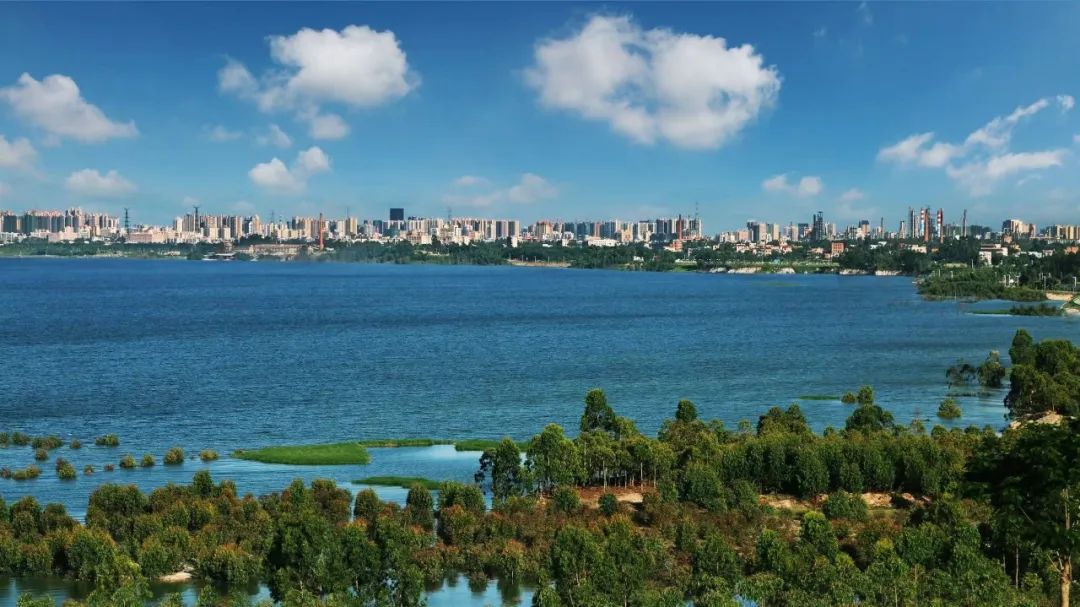 了不起的露天矿——踩着“金库”建公园（美图高能）