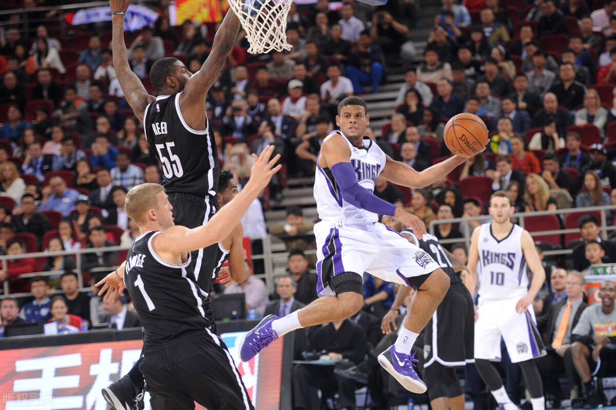 街球过人连招简单帅气,背身接球挑球过人技巧