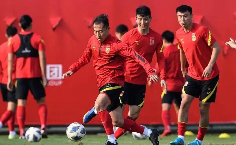 国足再次踏上世界杯征途,国足再度出发