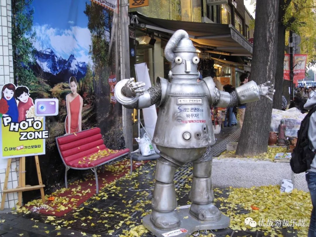 夜晚漫步韩国首尔明洞,23年韩国首尔之旅