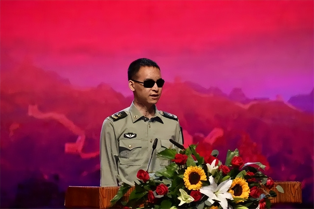 排雷英雄杜富国表彰视频,排雷英雄杜富国重返老部队做什么