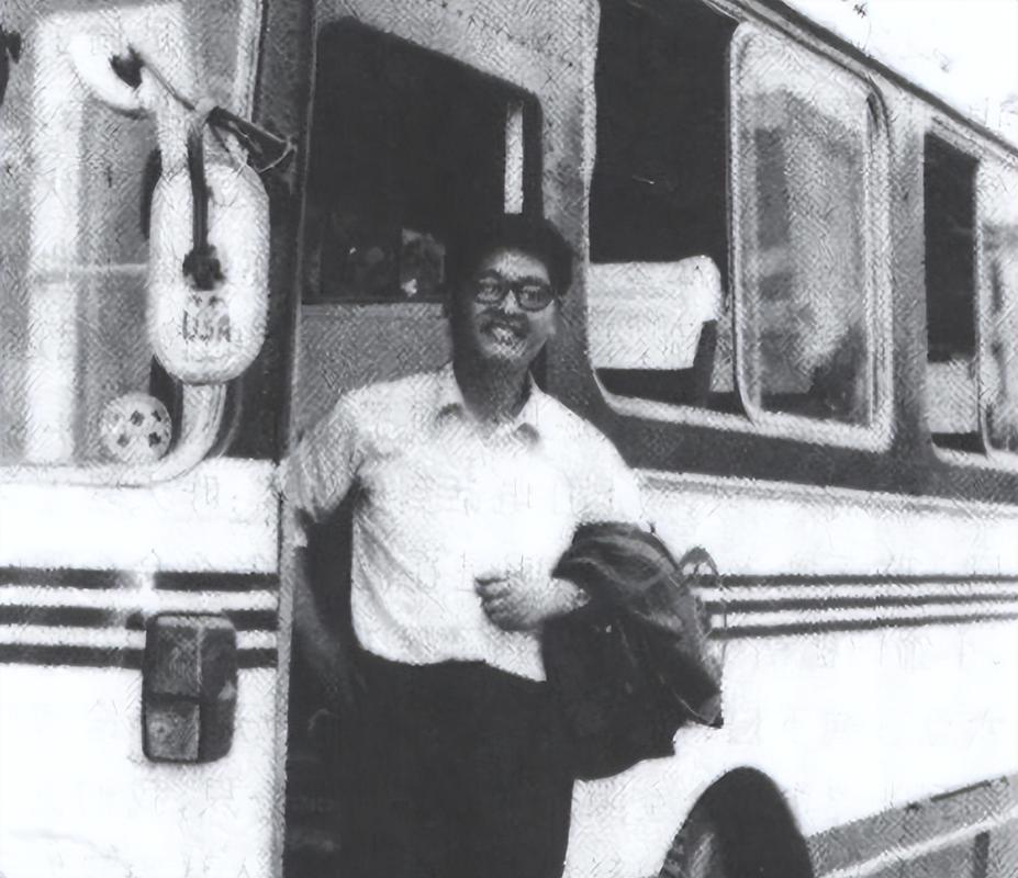 杨怀定是怎样买卖国库券的,杨怀定收购国债卖给谁