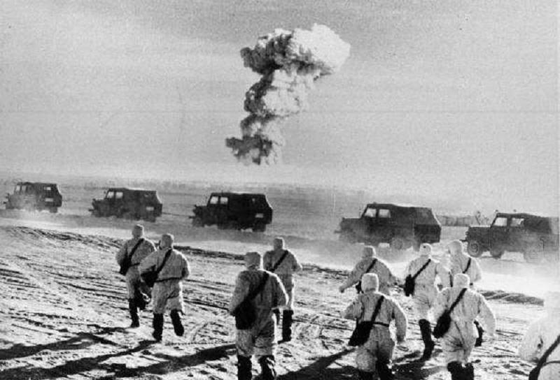 中国研发原*弹子**后，*诺斯**问：原*弹子**还是纸老虎吗？毛主席幽默回答