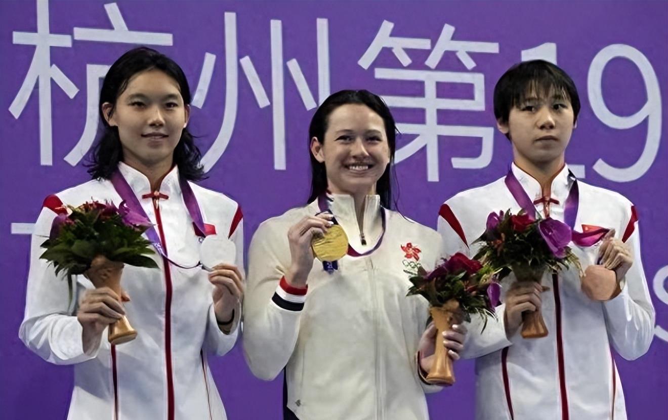 何诗蓓夺冠奏国歌,何诗蓓破世界纪录