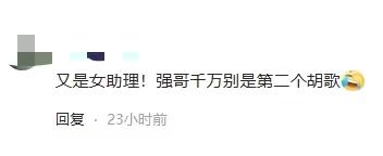 网友横店夜市偶遇张颂文,张颂文逛夜市被粉丝围堵