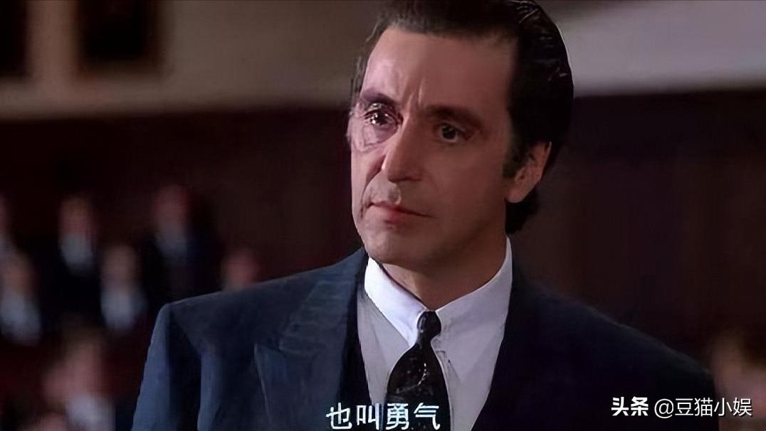 以教练为主题的《挑战星期天》，通过主角折射当地体育形势和矛盾