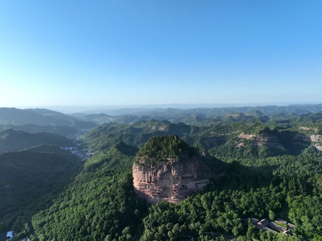 甘肃天水麦积山石窟的特点,走进麦积山石窟感受千年的沉淀