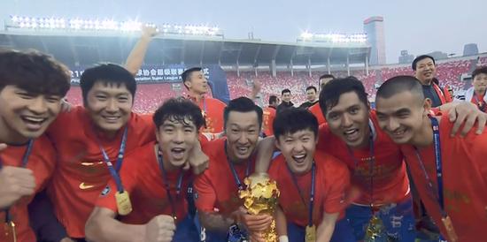 中超十大感人场面,中超2017赛季感动瞬间