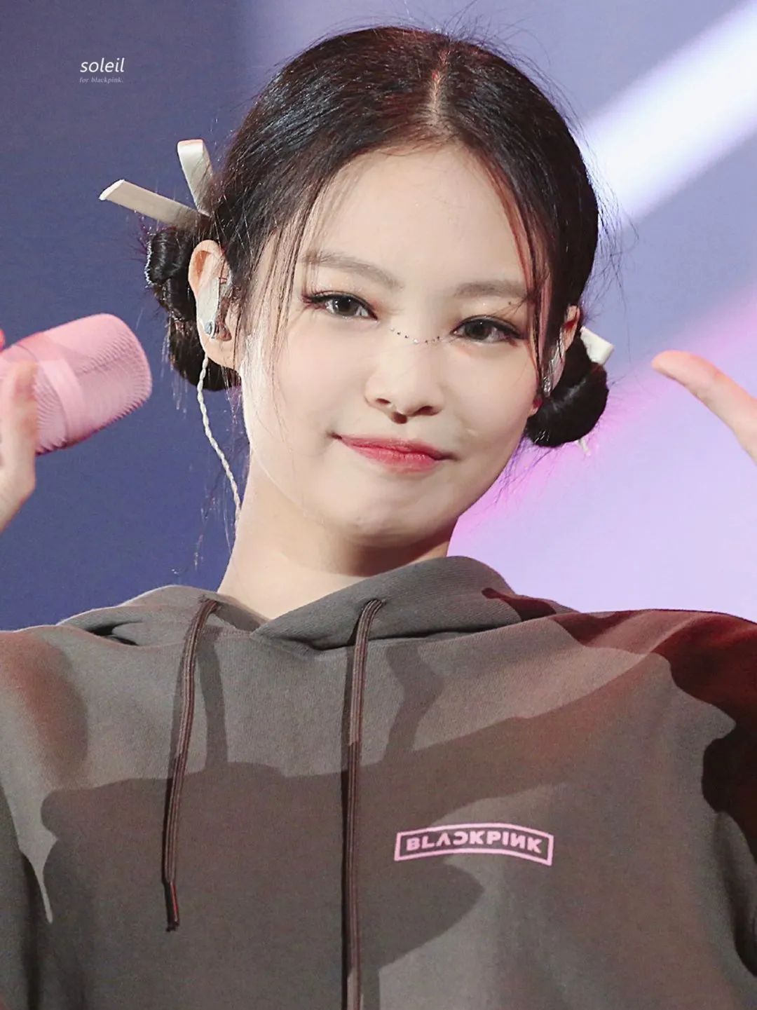 新年流行这4款扎发谁扎谁美,适合直头发的新年扎发