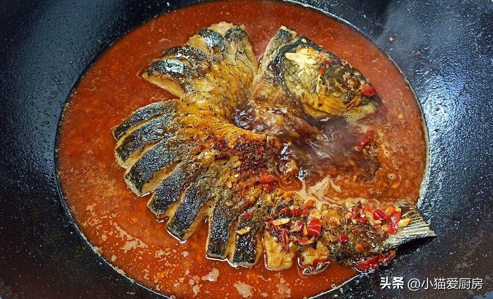 农村下酒菜泡椒蒸腊草鱼,酸菜泡椒草鱼的家常做法