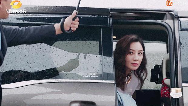 除了嫁人，她的每一步都踩准“名媛天花板”