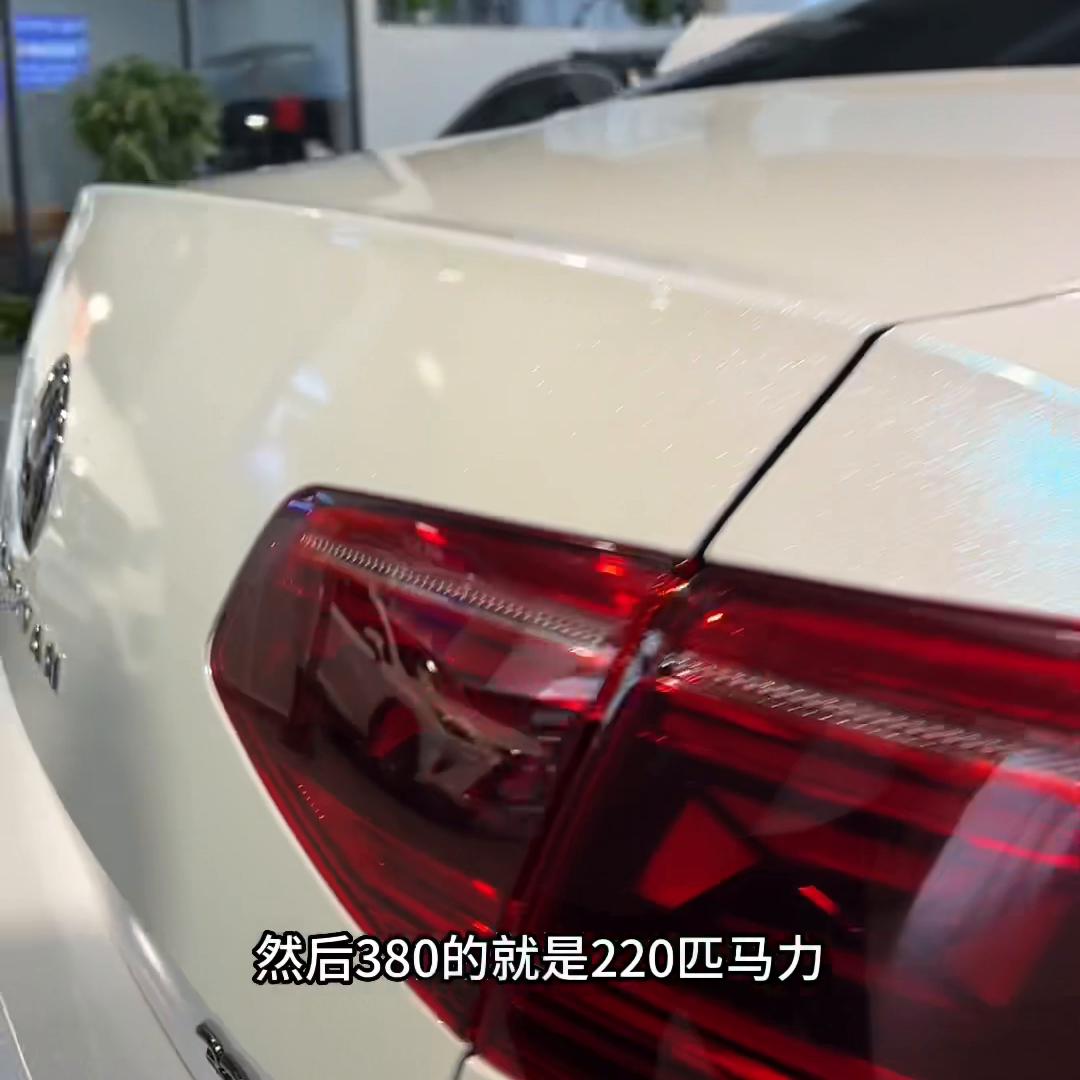 迈腾新款车身黑的发亮 (二手车买1.4t迈腾还是1.8t迈腾)