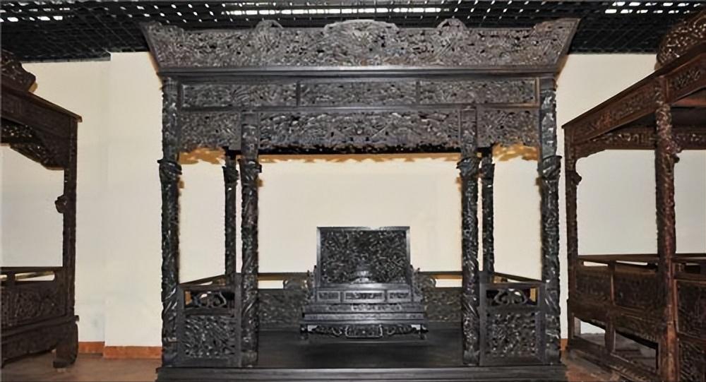 3吨重的沉香龙床惊现莆田,一位先生用两千万买下沉香龙床