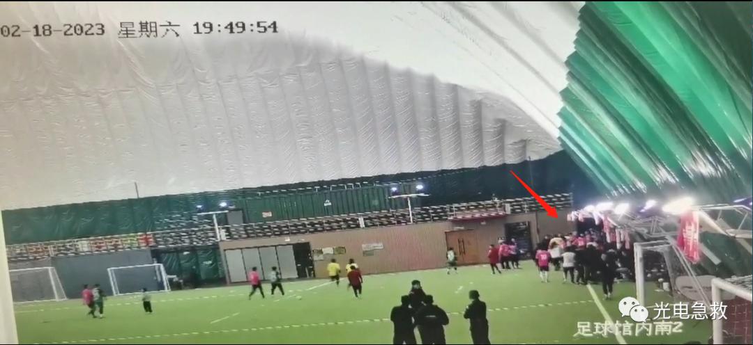 2004足球运动员心脏骤停事件,足球心脏骤停对手帮忙抢救