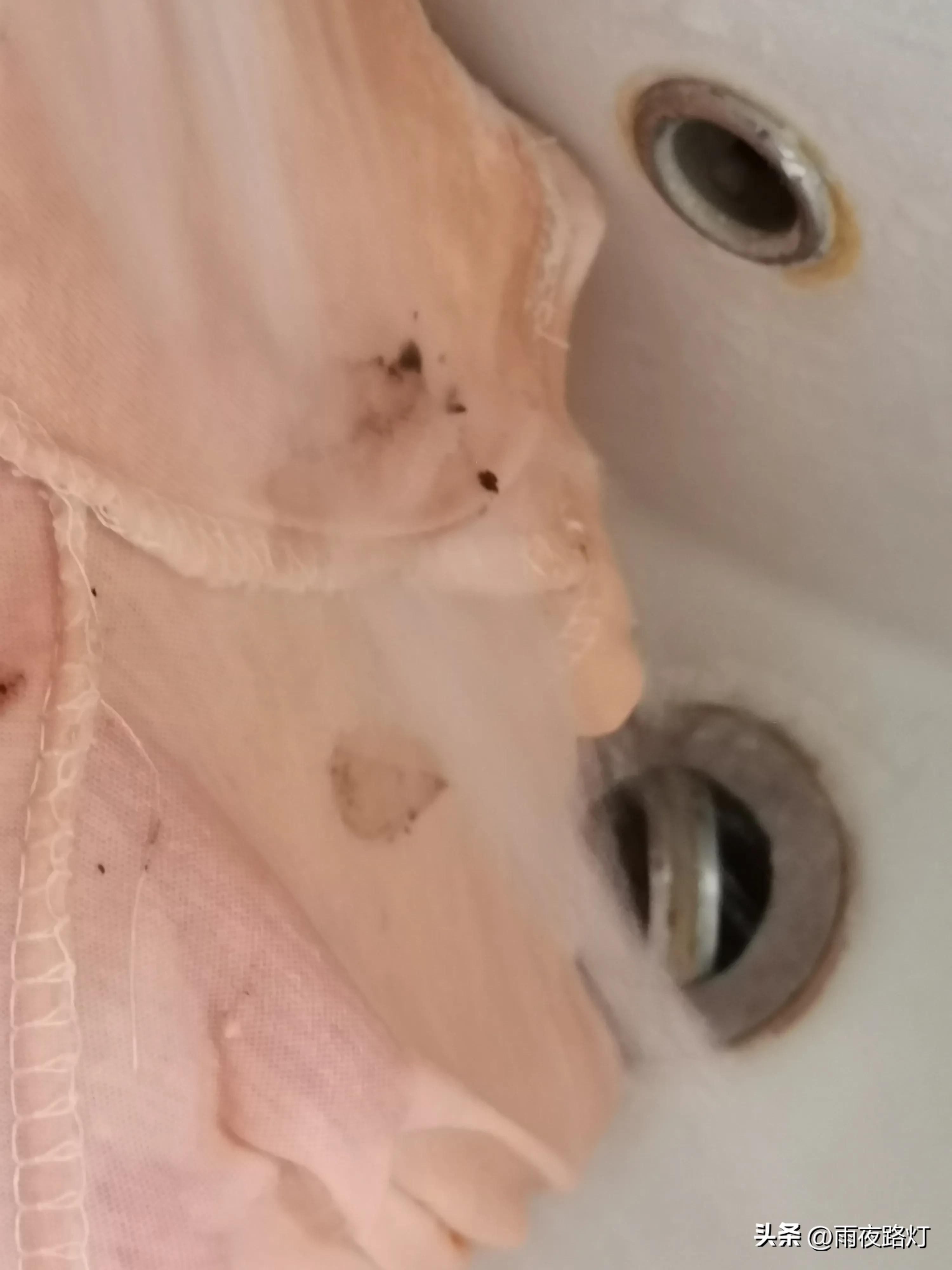 《和老妈在一起的日子》之小窍门:裤头子沾屎巧清洗