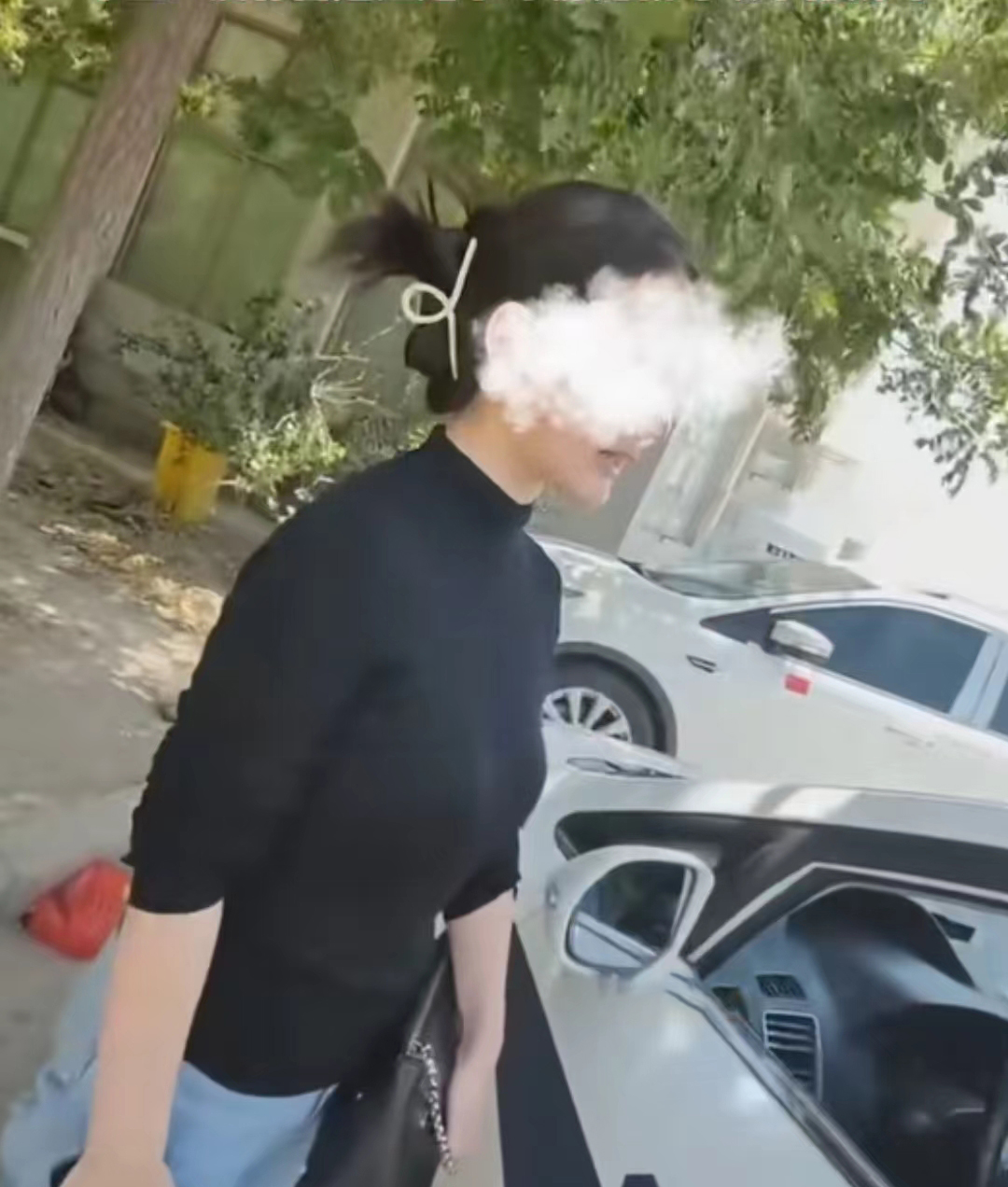 货车司机送到地方结不了运费,车主把乘客送达目的地忘了扣费