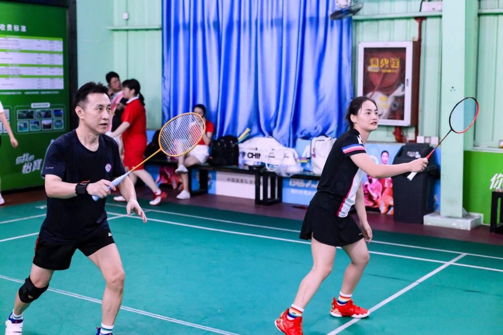 中国电子半导体“深圳友创父亲杯”羽毛球赛隆重举行