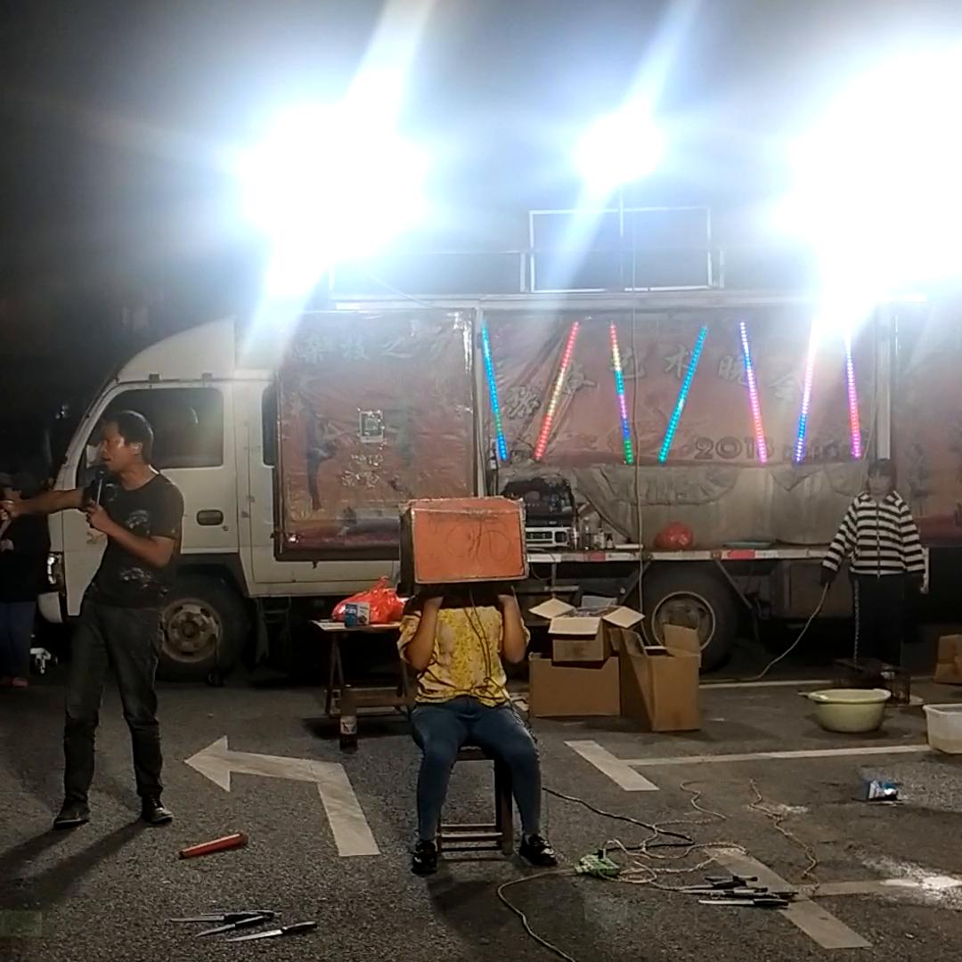 街头魔术表演失败了好尴尬,街头魔术表演危险