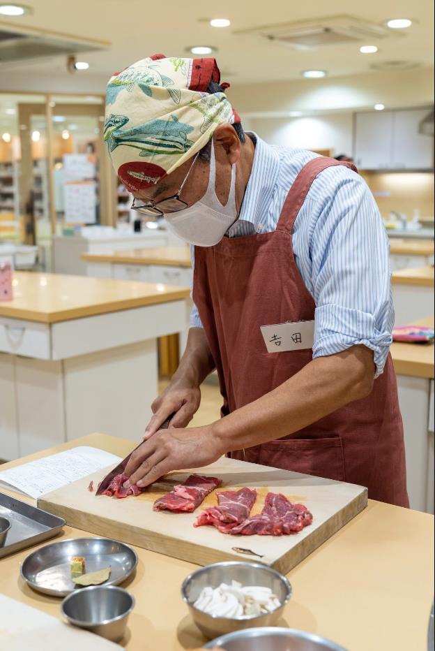 日本的老男人家务培训班，因为妻子老了，男人们发现自己啥也不会