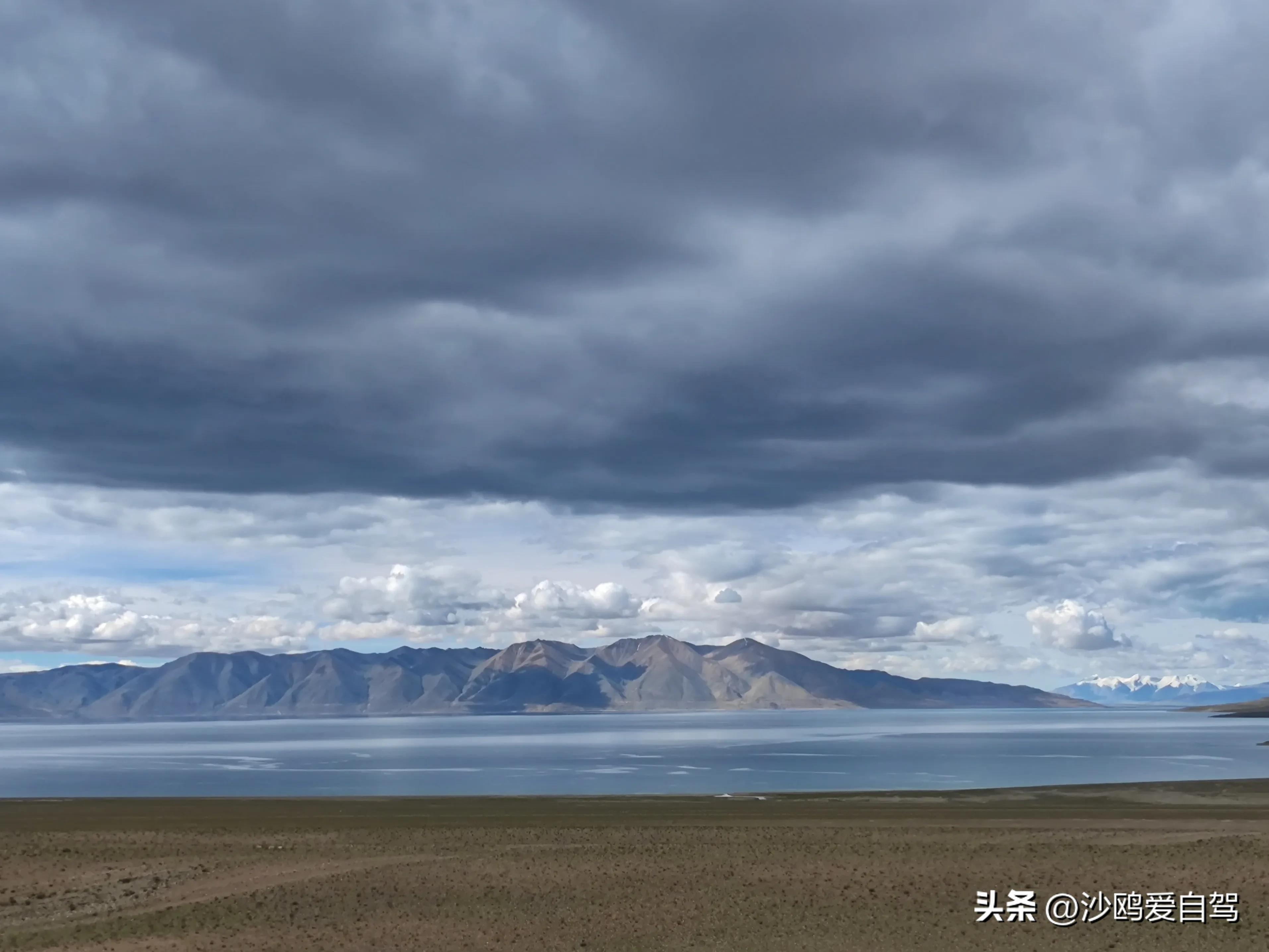 自驾四进*藏西***疆新**第12天:人在囧途:当惹雍措圣湖边陷车,轮胎鼓包