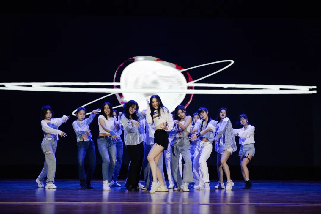 浠婂鑸炲姩,浠婂鑸炶捣鏉ュ箍鍦鸿垶