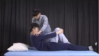 偏瘫患者下肢床上康复训练,偏瘫后下肢的拉伸训练