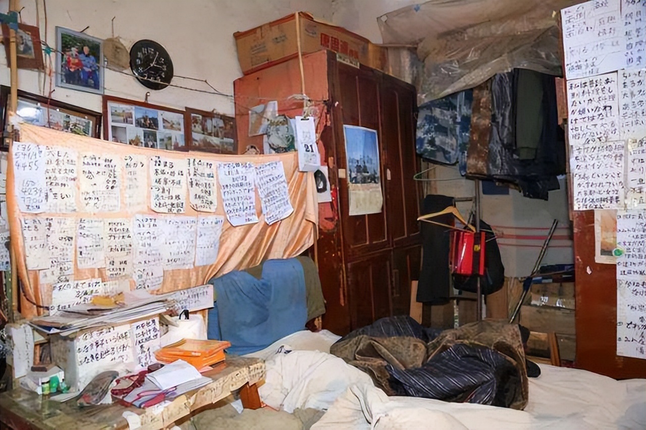 身穿15元鞋子老人向社会捐款1000万,老人穿15元鞋给家乡捐款1000万