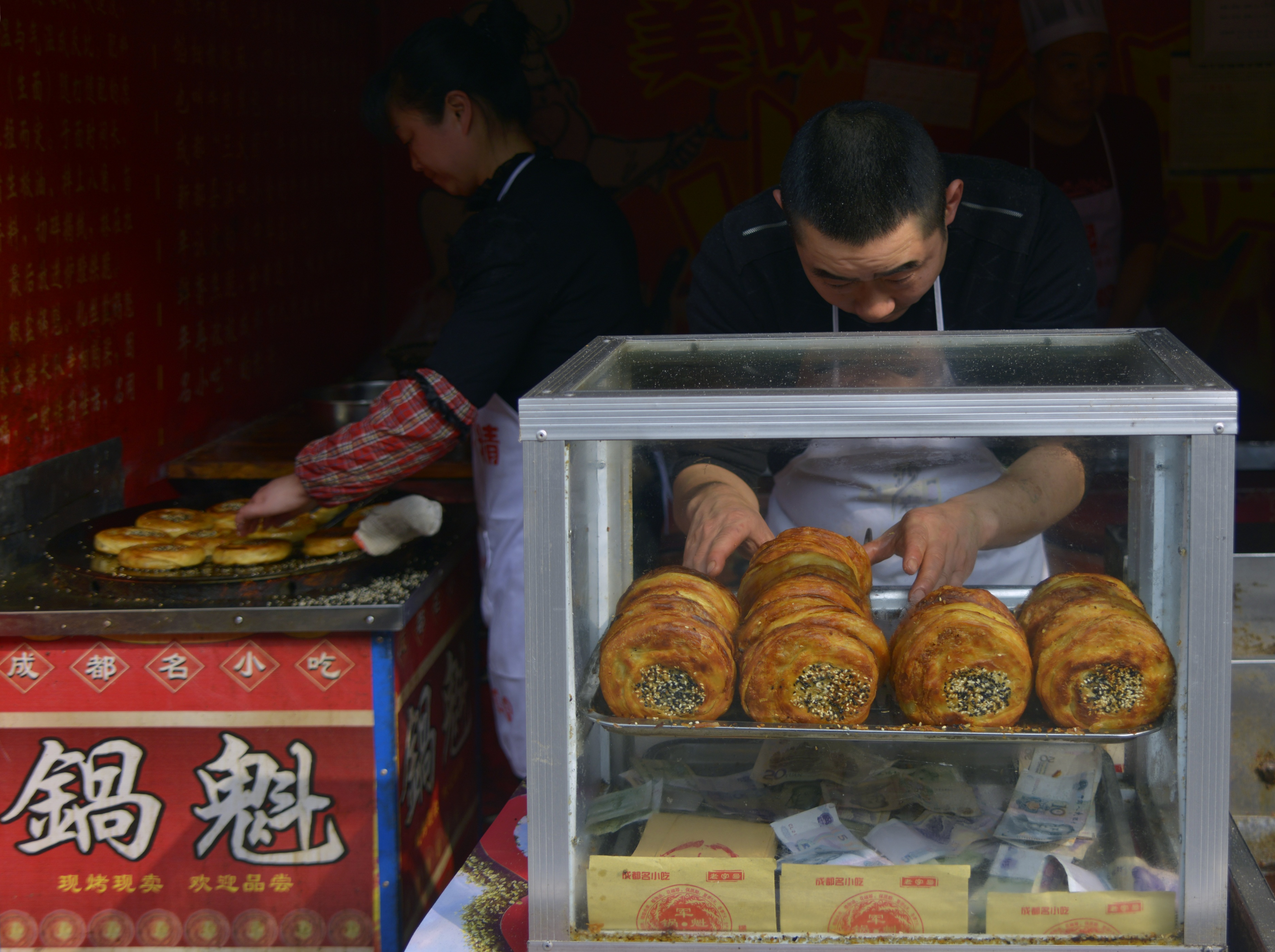 成都皇城清真寺旁边的清真美食,成都皇城坝火锅牛肉饼