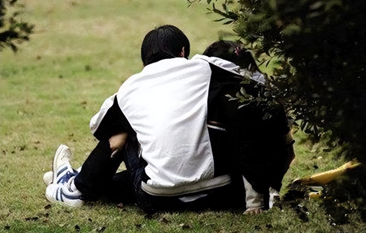 高中生谈恋爱真的很幸福吗？小明的经历让我们瞬间明白了！