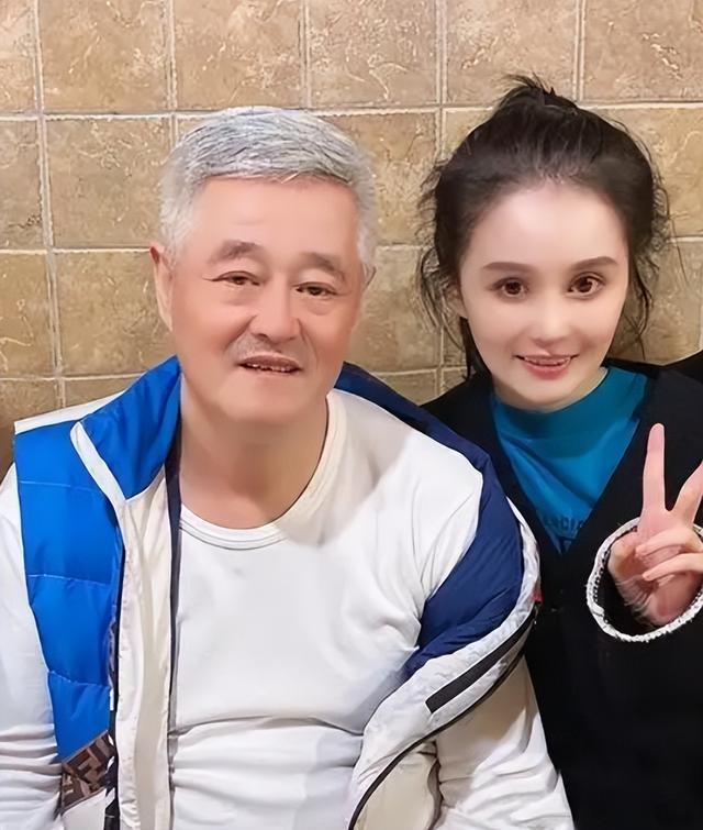 球球曝光新恋情,球球跟新男友照片