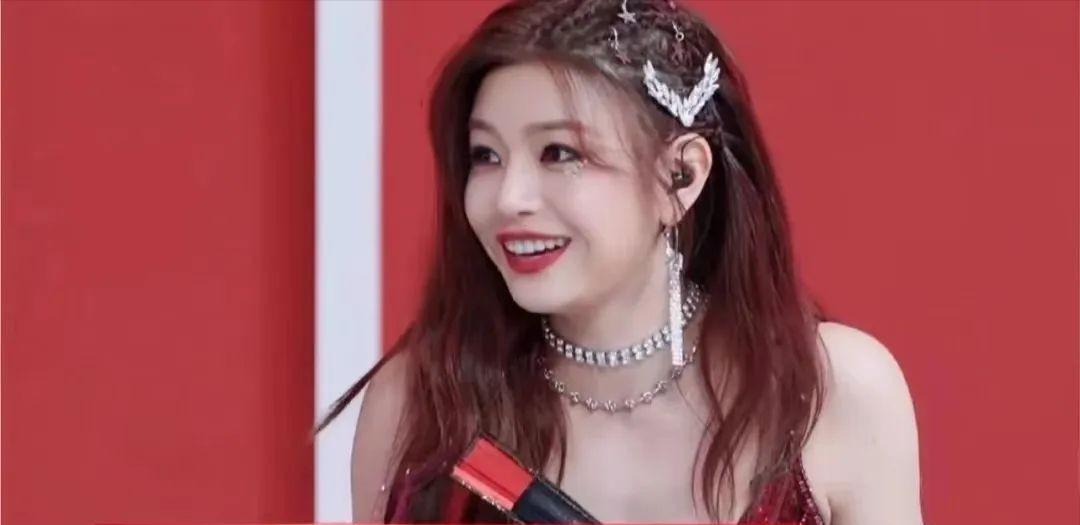 假发，假臀，假肌肉？明星“好皮囊”下，是眼见不一定为实的真相