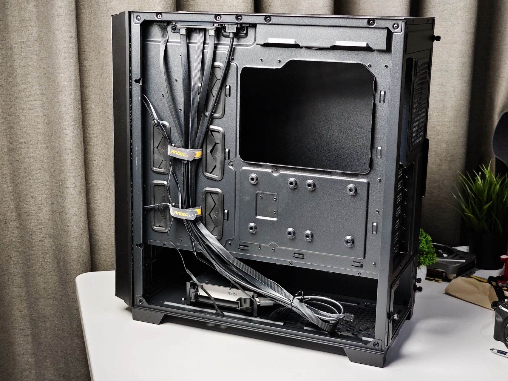 扎实稳健，低调奢华，轻松装下RTX4090-安钛克P20CE机箱设计解析