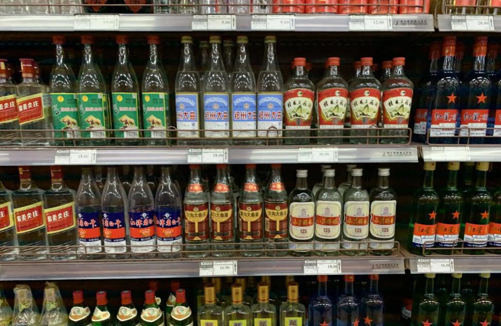 街上的烟酒店生意,大街上的烟酒店