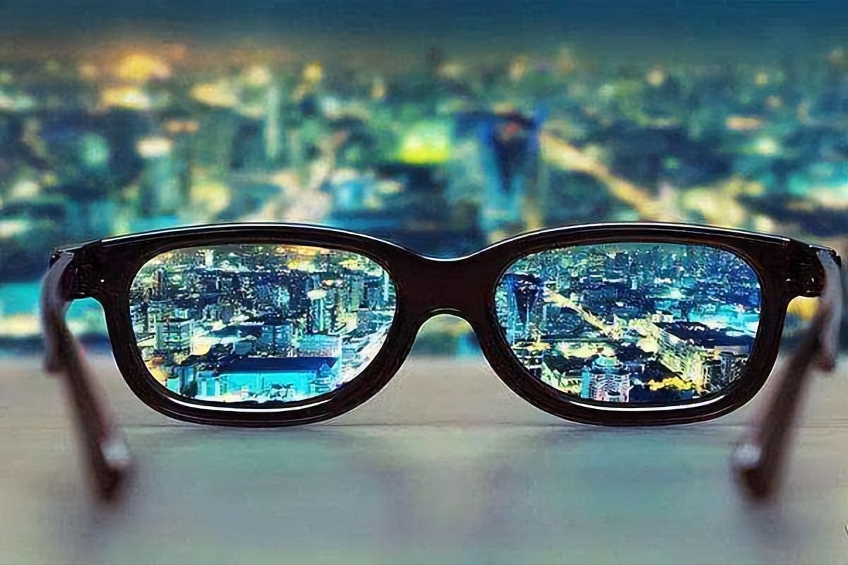 近视眼900度激光手术后遗症,激光治疗近视眼有后遗症吗