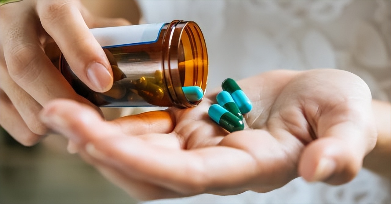 湖南00后女孩，用命换钱，甘当小白鼠，一次收入9000元