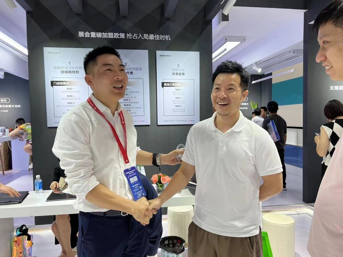 直击中国建博会真隐藏晾衣机发明者格峰爆火出圈囊获七大重磅奖项