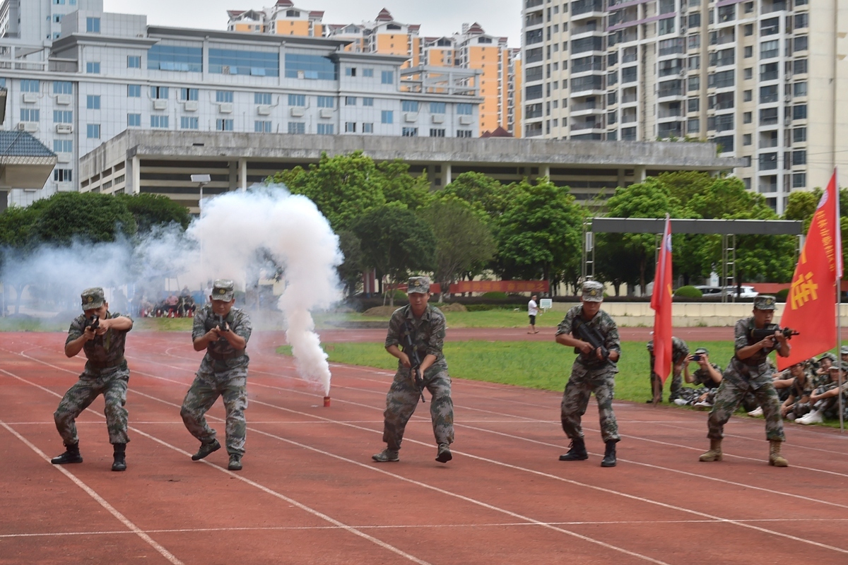 桂林各校军训精彩回顾,广西军训队列操