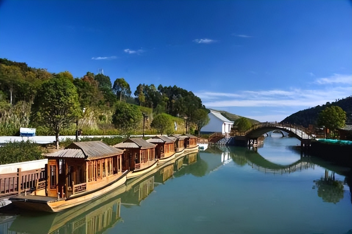 一座半城温泉新兴的福地——美丽的弥勒市作者：姚述清