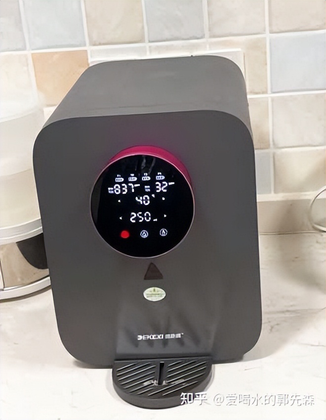 即热饮水机怎样选,如何选择净饮一体饮水机